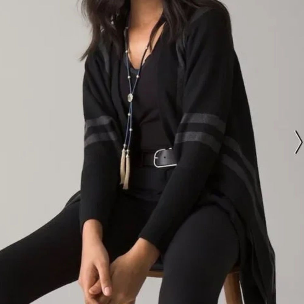 WHBM Long Sleeve Tonal Ruana in Black Combo Sz  XS/SM NWT - Picture 2 of 8